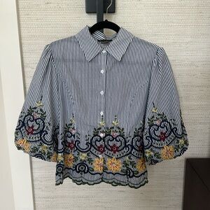 Embroidered ladies Oxford with floral design.